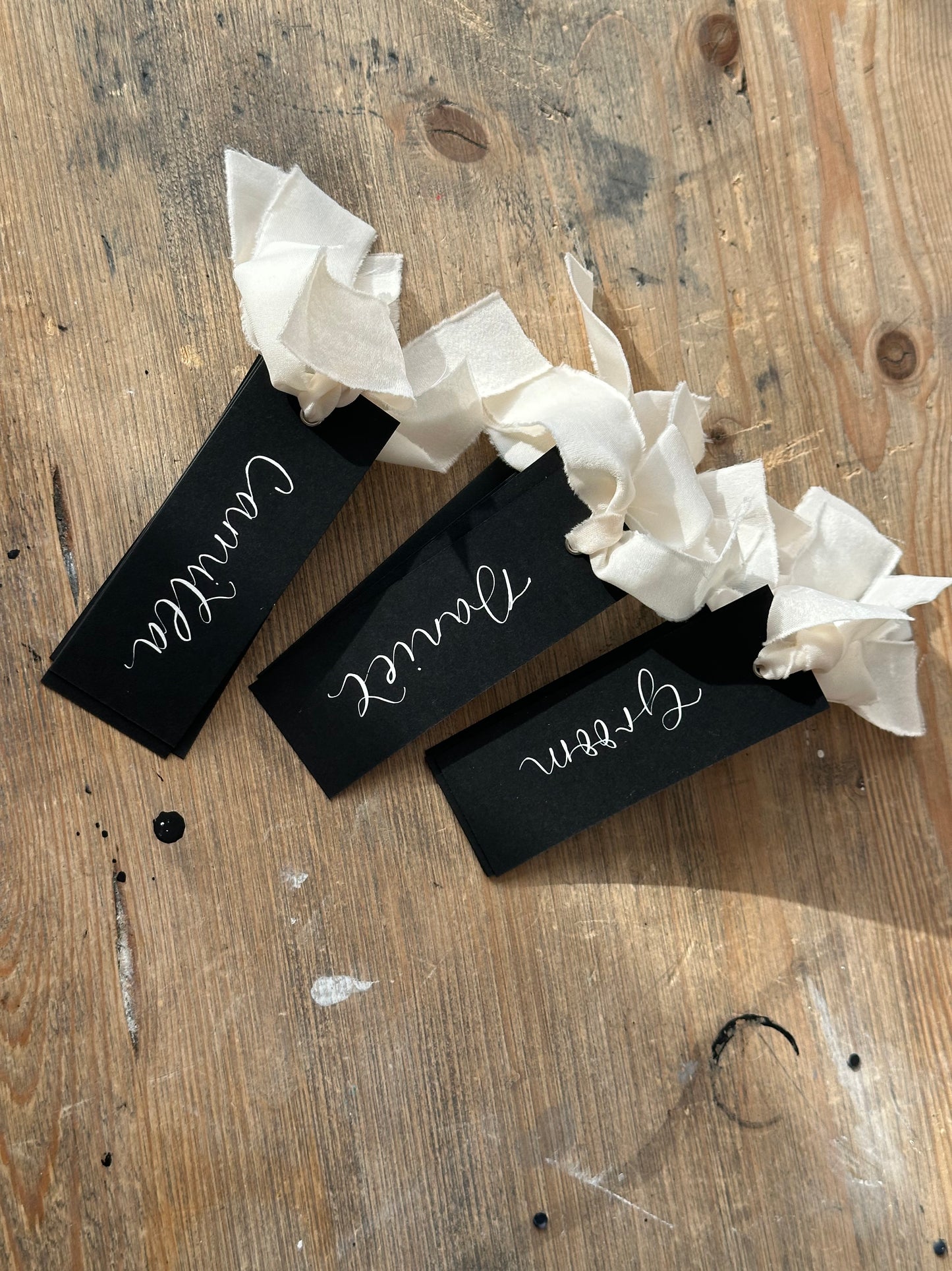 BLACK + CHAMPAGNE Place Card with Chiffon Ribbon | Calligraphy Wedding Place Name Card | Gold or Silver Eyelet