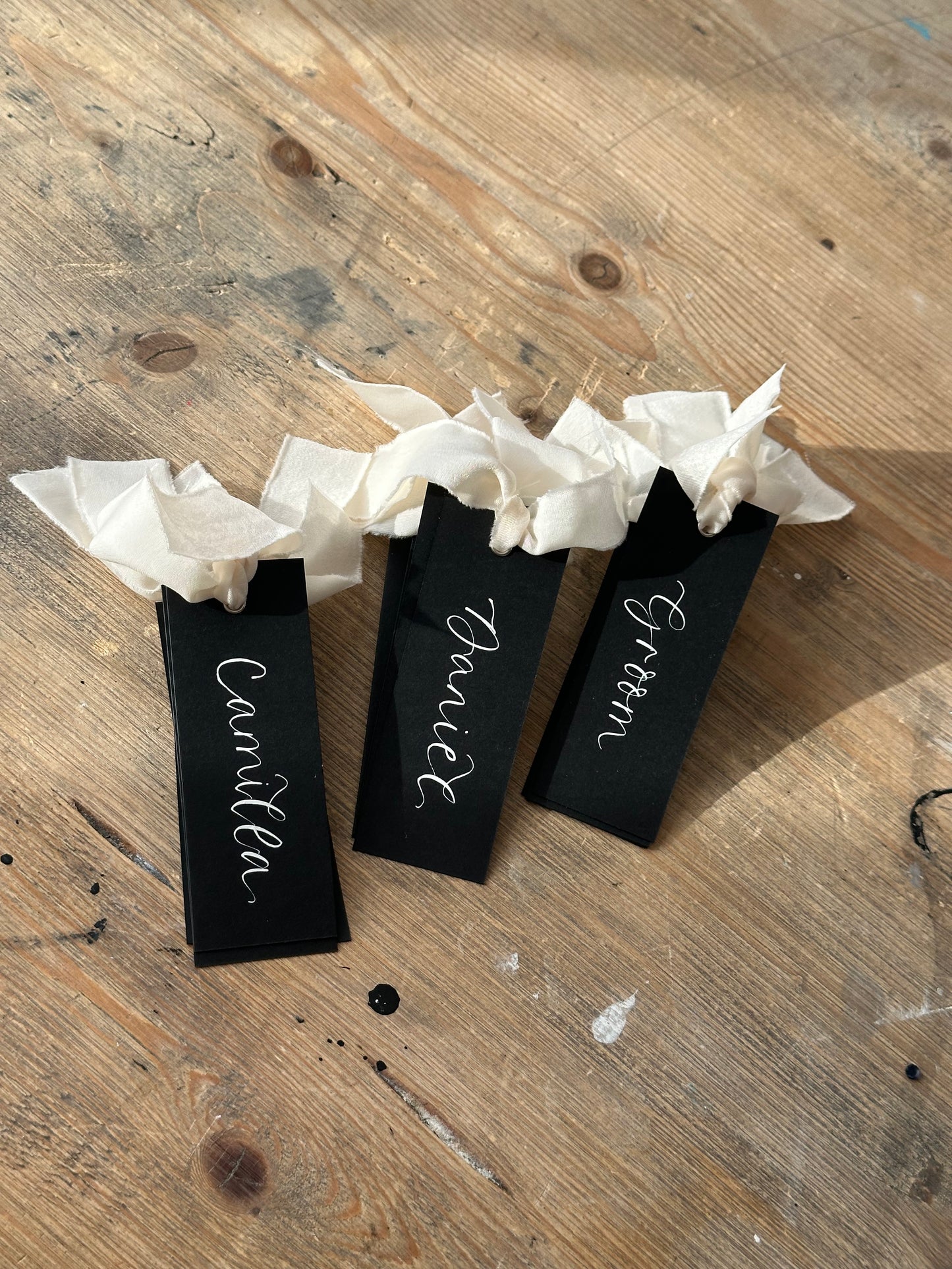 BLACK + CHAMPAGNE Place Card with Chiffon Ribbon | Calligraphy Wedding Place Name Card | Gold or Silver Eyelet