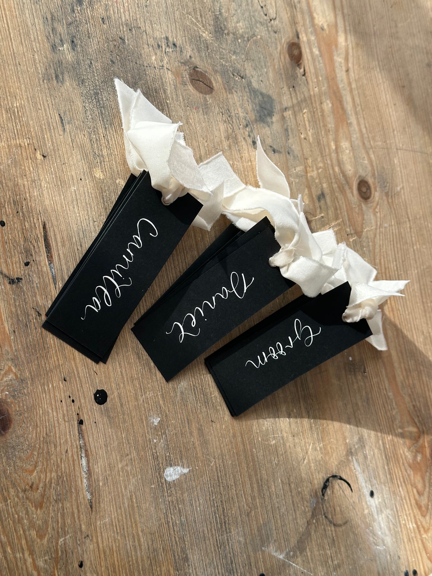 BLACK + CHAMPAGNE Place Card with Chiffon Ribbon | Calligraphy Wedding Place Name Card | Gold or Silver Eyelet