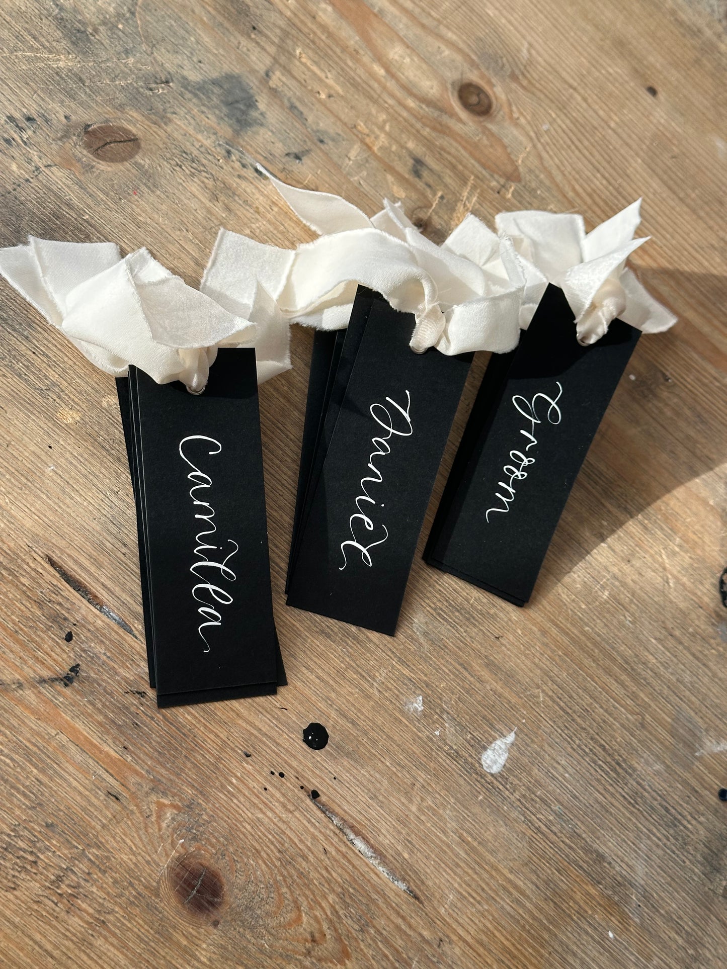 BLACK + CHAMPAGNE Place Card with Chiffon Ribbon | Calligraphy Wedding Place Name Card | Gold or Silver Eyelet