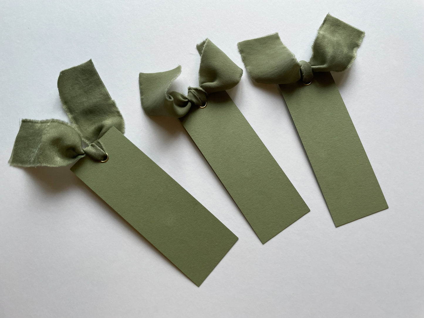 25 BLANK Eucalyptus Ribbon Place Card with Eyelet | DIY Wedding Dinner Party Place Card, Write Your Own Place Setting | Green Sage Wedding Baby Shower