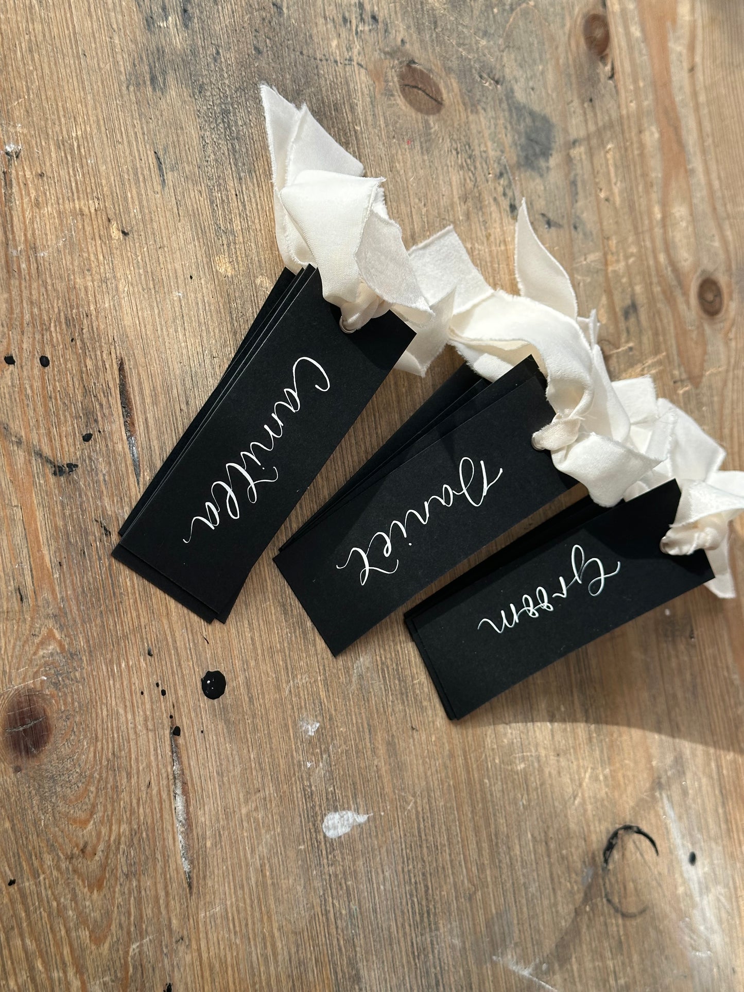 BLACK + CHAMPAGNE Place Card with Chiffon Ribbon | Calligraphy Wedding Place Name Card | Gold or Silver Eyelet