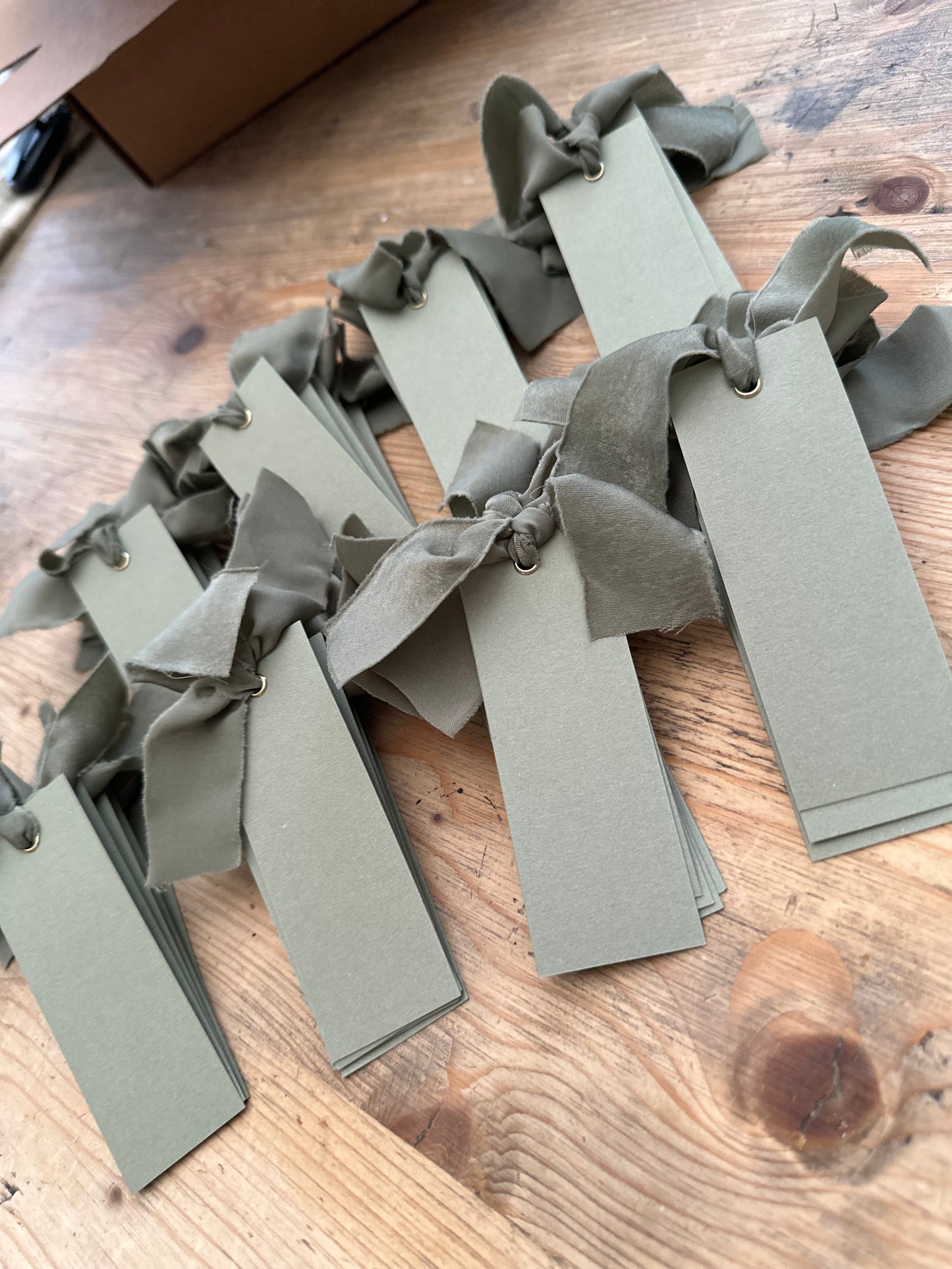 25 BLANK Eucalyptus Ribbon Place Card with Eyelet | DIY Wedding Dinner Party Place Card, Write Your Own Place Setting | Green Wedding Baby Shower