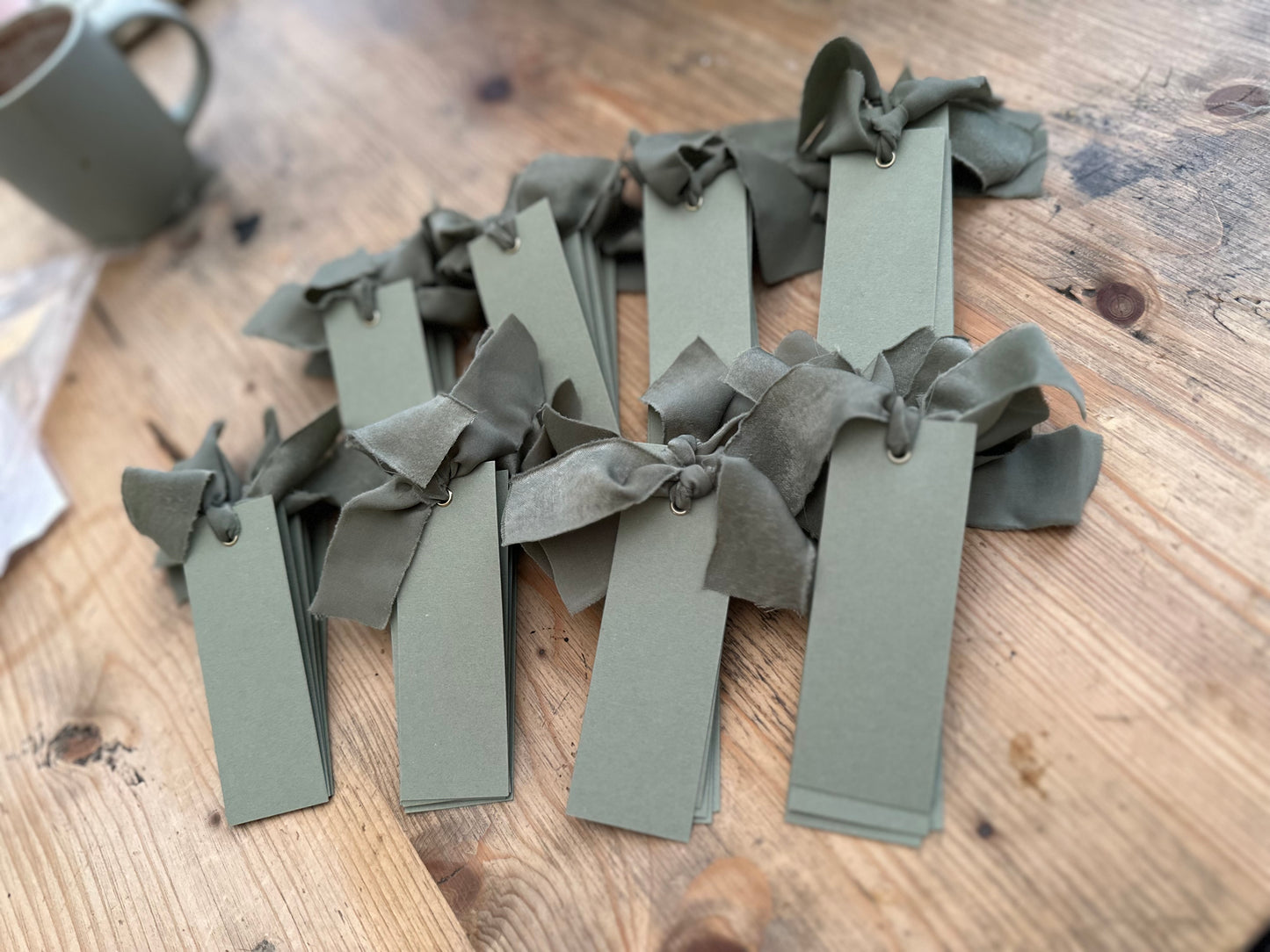 Pack of 5 Blank Eucalyptus Green Place Cards with Organza Ribbon | Festive Christmas & New Year Table Décor