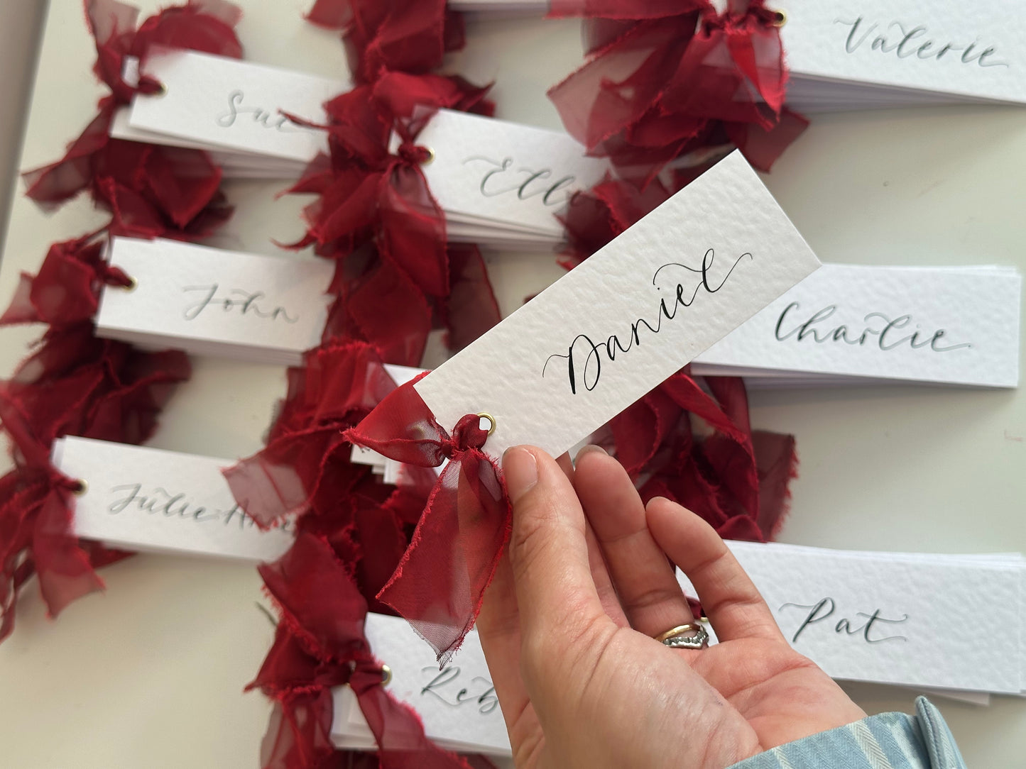 HAMMERED White + Wine Burgundy Organza Ribbon Calligraphy Place Name Card | Calligraphy Wedding Place Name Card | Gold or Silver Eyelet Place Card
