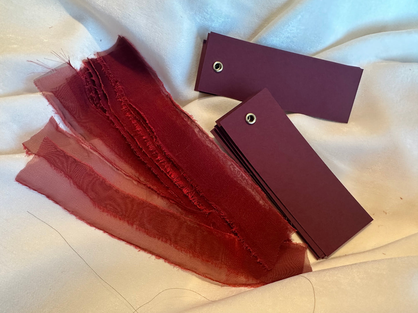 Pack of 5 Blank Burgundy Place Cards with Organza Ribbon | Festive Christmas & New Year Table Décor