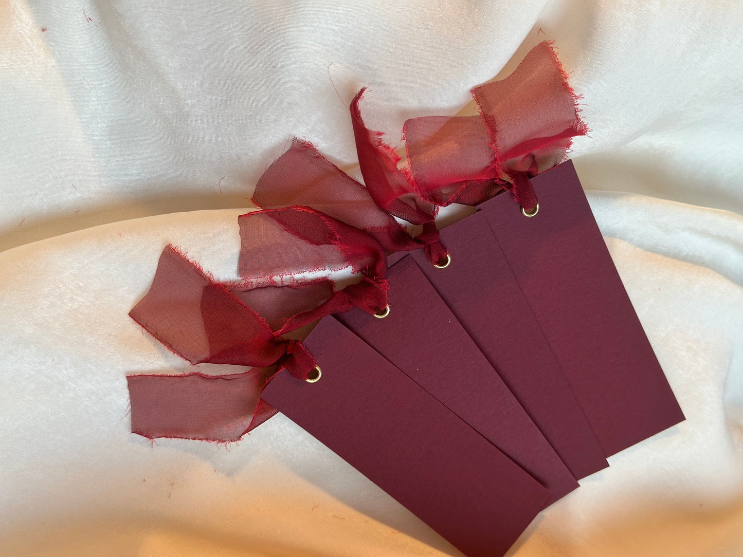 Pack of 5 Blank Burgundy Place Cards with Organza Ribbon | Festive Christmas & New Year Table Décor