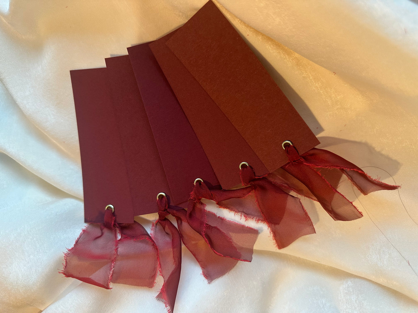 Pack of 5 Blank Burgundy Place Cards with Organza Ribbon | Festive Christmas & New Year Table Décor