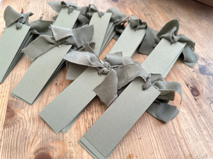 Pack of 5 Blank Eucalyptus Green Place Cards with Organza Ribbon | Festive Christmas & New Year Table Décor