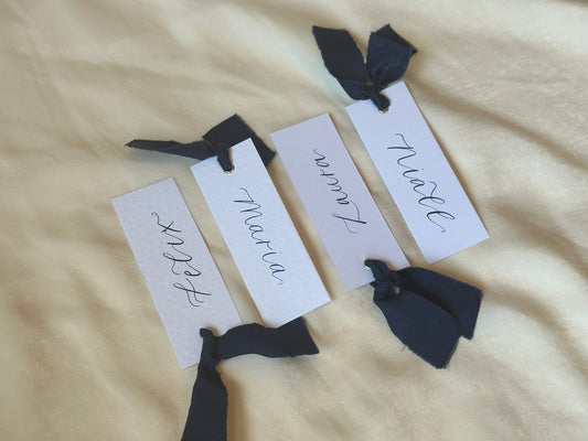 HAMMERED White + NAVY Chiffon Ribbon Calligraphy Place Name Card | Calligraphy Wedding Place Name Card | Gold or Silver Eyelet Place Card
