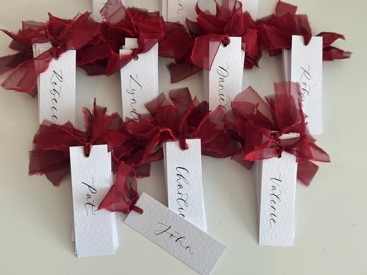 HAMMERED White + Wine Burgundy Organza Ribbon Calligraphy Place Name Card | Calligraphy Wedding Place Name Card | Gold or Silver Eyelet Place Card
