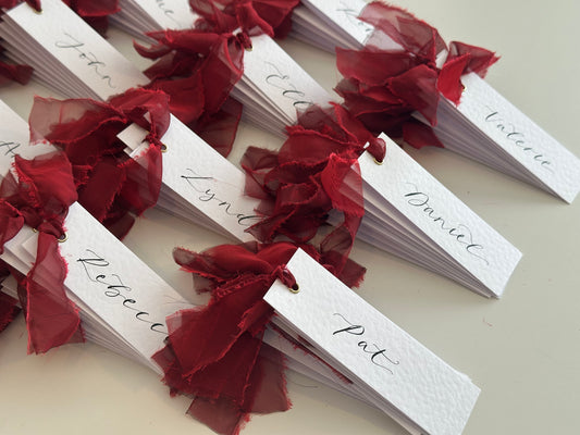 HAMMERED White + Wine Burgundy Organza Ribbon Calligraphy Place Name Card | Calligraphy Wedding Place Name Card | Gold or Silver Eyelet Place Card