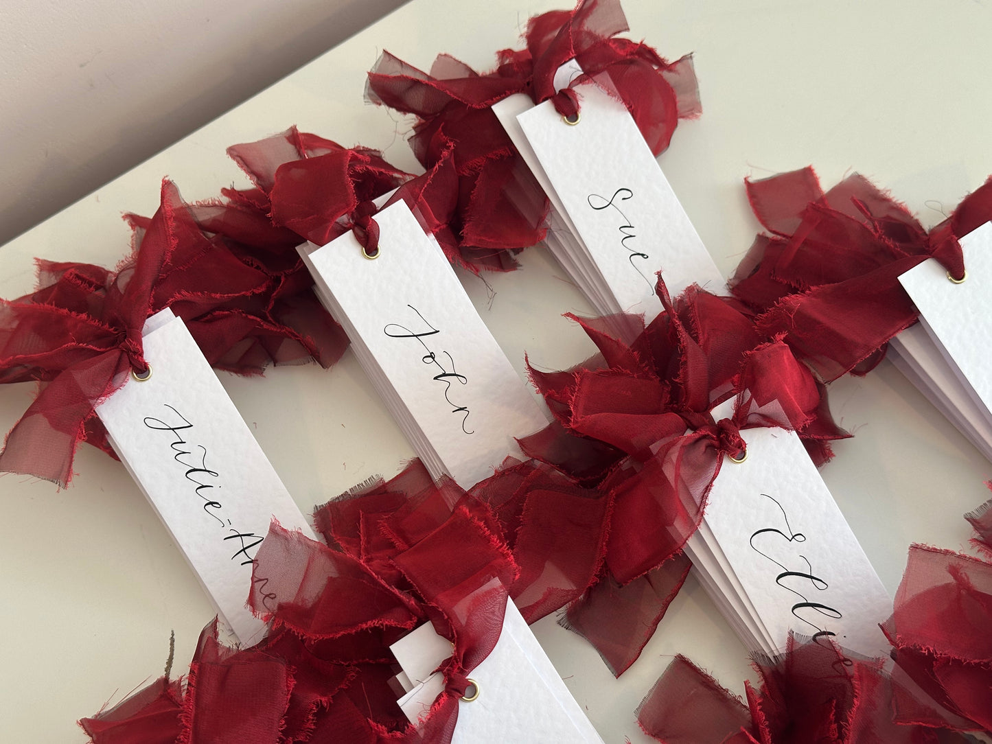 HAMMERED White + Wine Burgundy Organza Ribbon Calligraphy Place Name Card | Calligraphy Wedding Place Name Card | Gold or Silver Eyelet Place Card