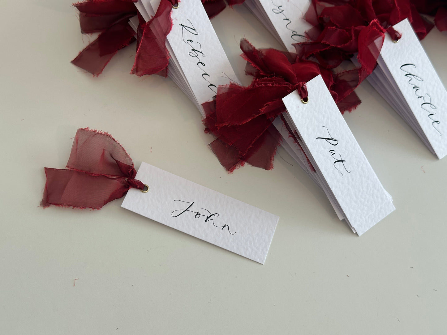 HAMMERED White + Wine Burgundy Organza Ribbon Calligraphy Place Name Card | Calligraphy Wedding Place Name Card | Gold or Silver Eyelet Place Card