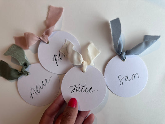 circular place card, circle place card, circle ribbon place card, circle name card