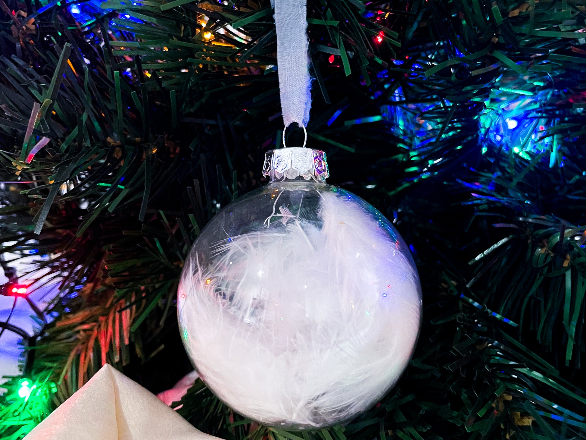 Christmas bauble, glass Christmas bauble, bauble, feather bauble, glass feather bauble, real glass  bauble, traditional bauble, elegant bauble, unique bauble, modern bauble, elegant bauble, classy bauble, named bauble, handmade bauble, memorial bauble, white feather bauble, memory bauble