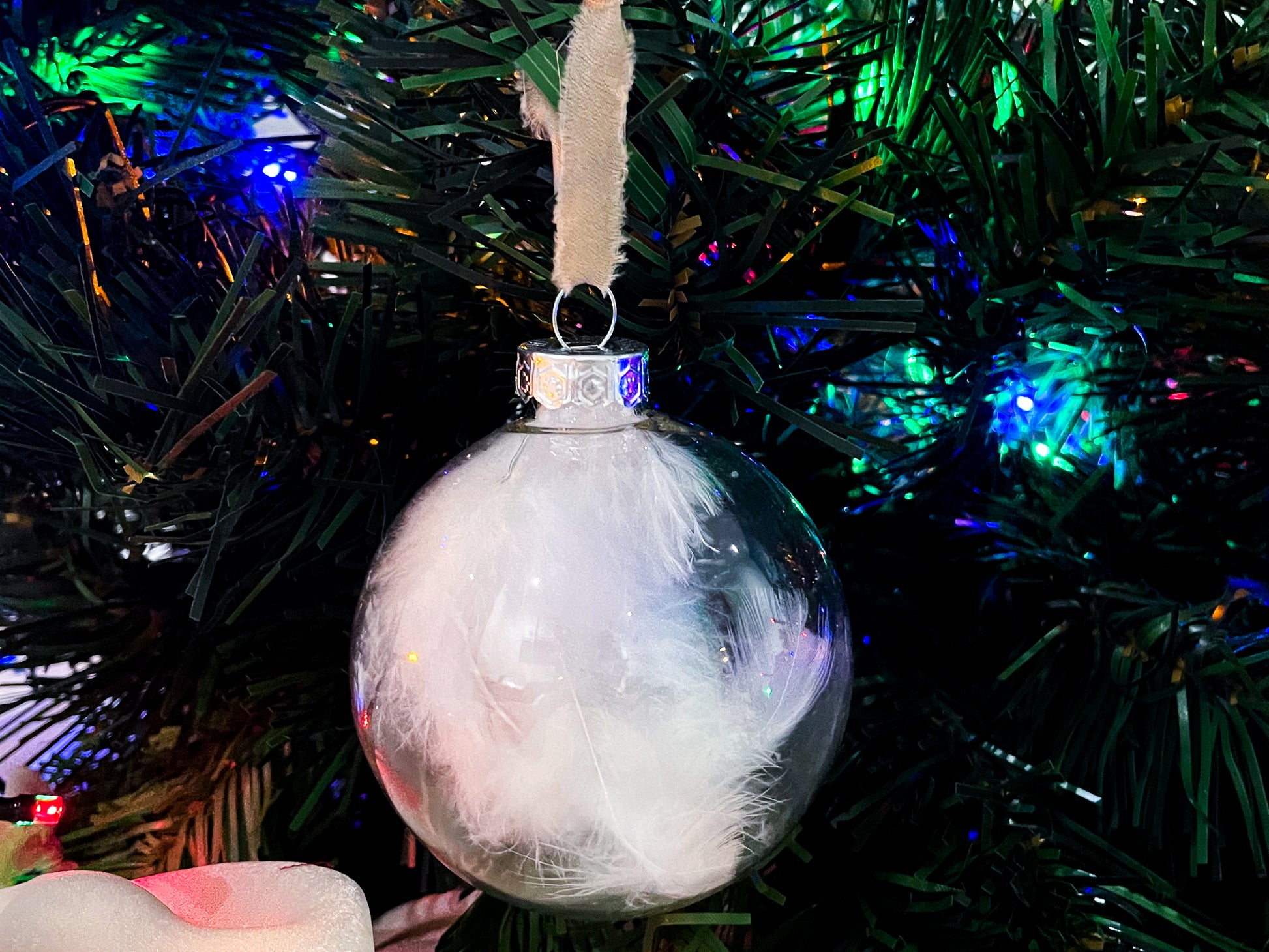 Christmas bauble, glass Christmas bauble, bauble, feather bauble, glass feather bauble, real glass  bauble, traditional bauble, elegant bauble, unique bauble, modern bauble, elegant bauble, classy bauble, named bauble, handmade bauble, memorial bauble, white feather bauble, memory bauble