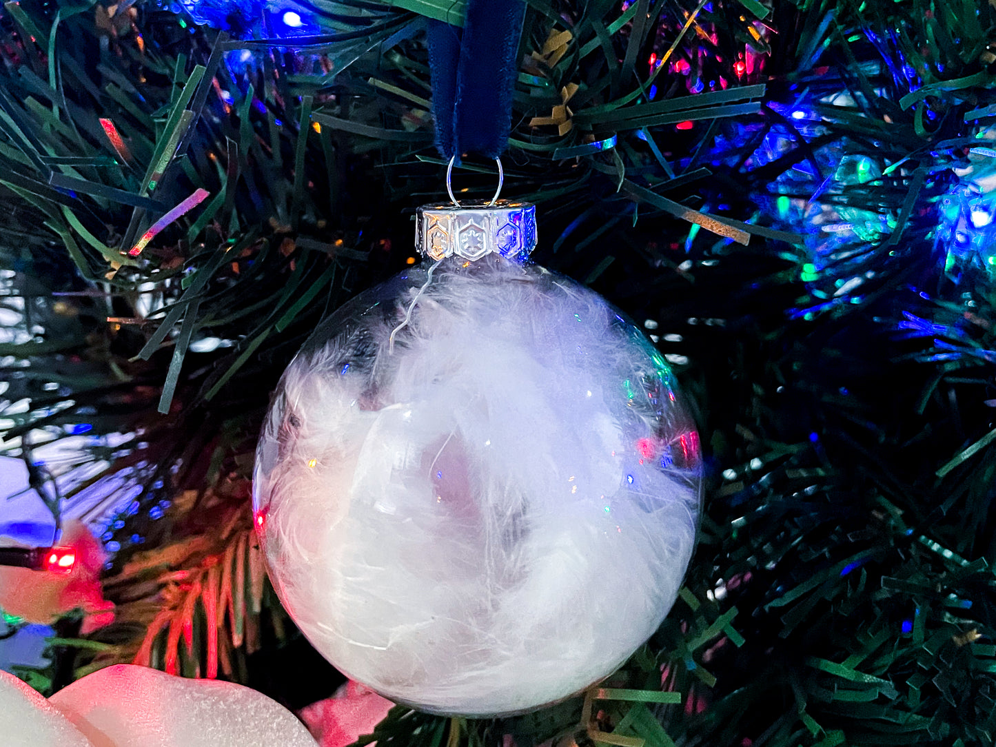 Christmas bauble, glass Christmas bauble, bauble, feather bauble, glass feather bauble, real glass  bauble, traditional bauble, elegant bauble, unique bauble, modern bauble, elegant bauble, classy bauble, named bauble, handmade bauble, memorial bauble, white feather bauble, memory bauble