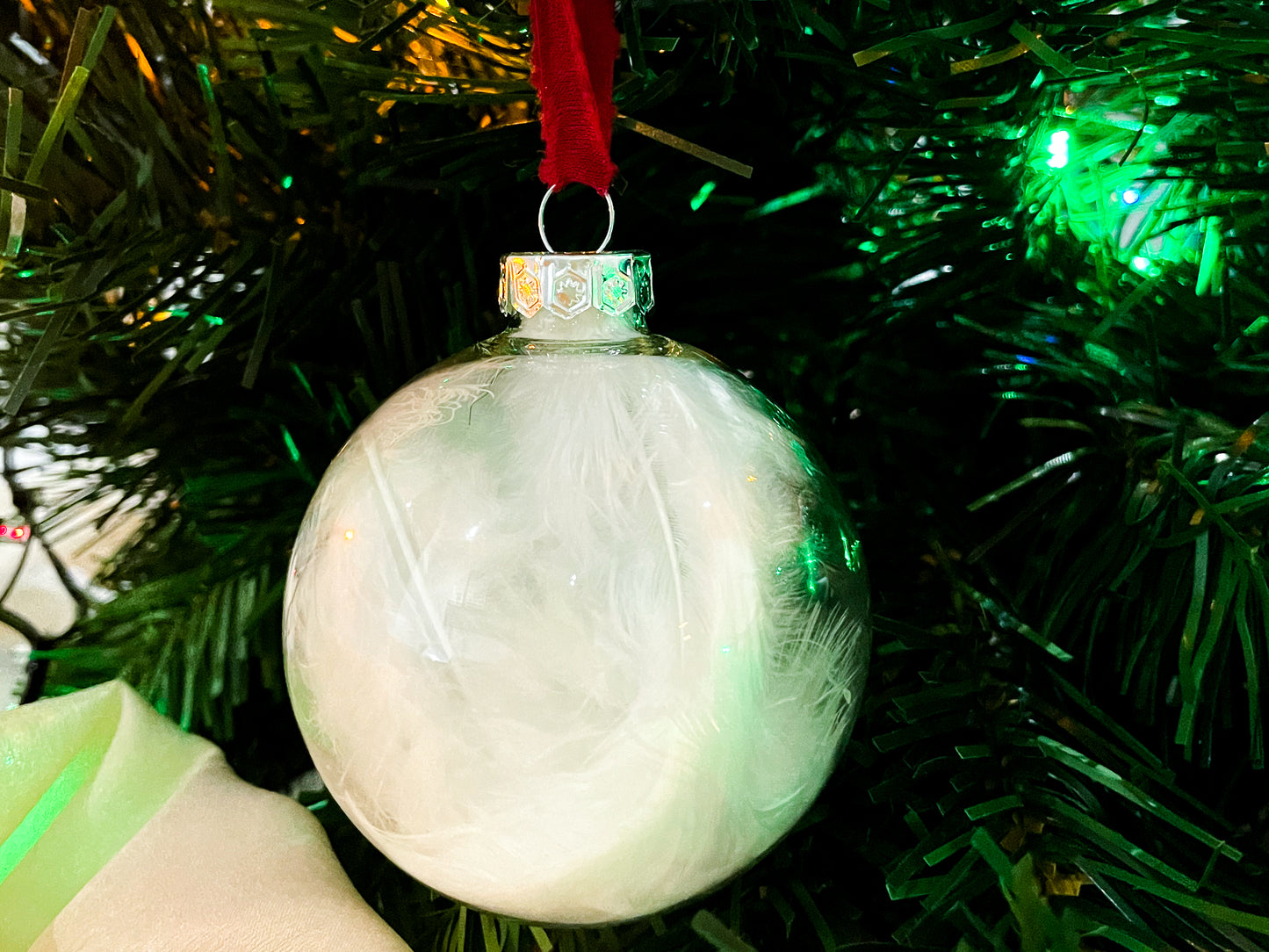 Christmas bauble, glass Christmas bauble, bauble, feather bauble, glass feather bauble, real glass  bauble, traditional bauble, elegant bauble, unique bauble, modern bauble, elegant bauble, classy bauble, named bauble, handmade bauble, memorial bauble, white feather bauble, memory bauble