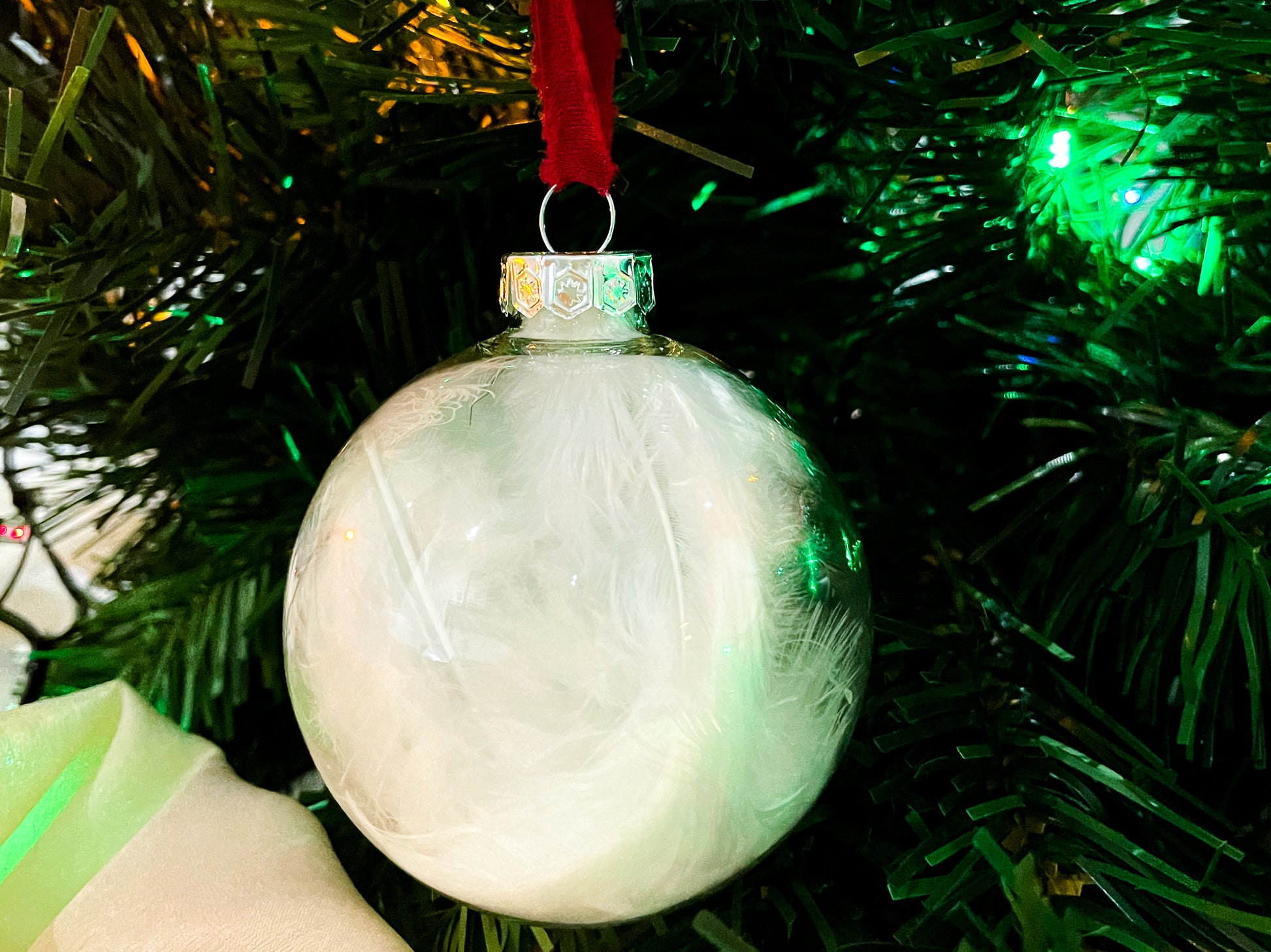 Christmas bauble, glass Christmas bauble, bauble, feather bauble, glass feather bauble, real glass  bauble, traditional bauble, elegant bauble, unique bauble, modern bauble, elegant bauble, classy bauble, named bauble, handmade bauble, memorial bauble, white feather bauble, memory bauble